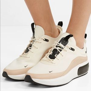 NIKE DIA Sneakers